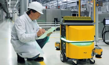 F_Press_A_Material_Handling_AGV_with_PSENscan_Production_Engineer_with_helmet_coat_IMG_0346_cold1_v0_crop