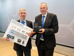 HARTING-honoured-with-the-Best-of-Industry-Award,-Han-Modular®-Domino-Modules,-Heiko-Meier,-Norbert-Gemmeke