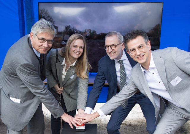 POW eerste steen het House of Manufacturing
