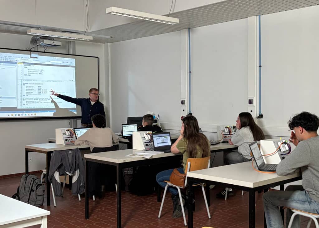 Beckhoff Automation België en Spectrumcollege Beringen leiden samen de technici van morgen op